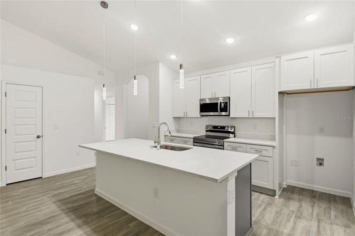 Image No.9-4 Bed Property for sale