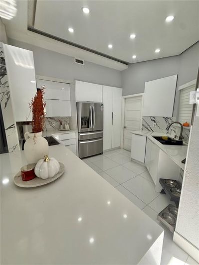 Image No.10-3 Bed Property for sale