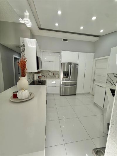 Image No.15-3 Bed Property for sale