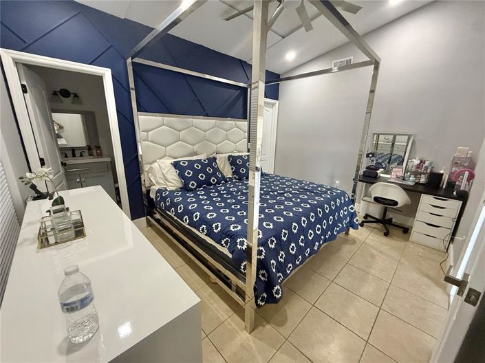 Image No.32-3 Bed Property for sale