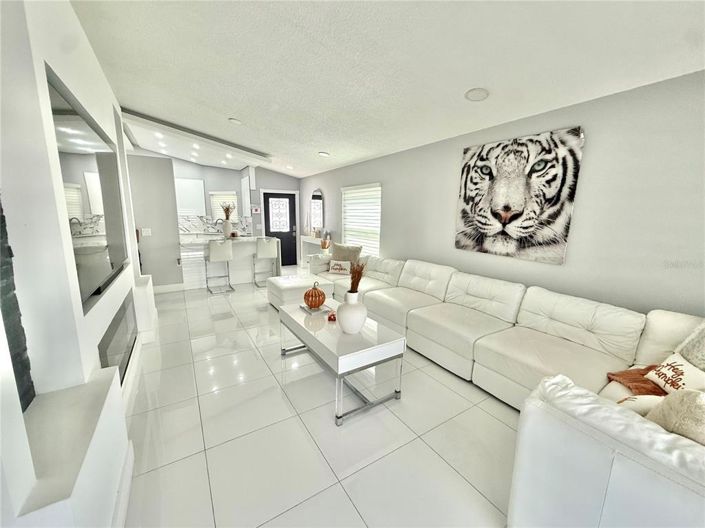 Image No.8-3 Bed Property for sale