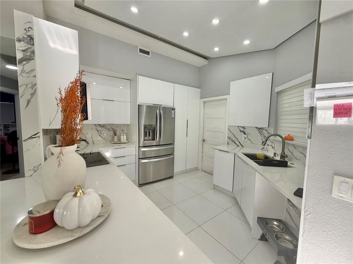 Image No.9-3 Bed Property for sale