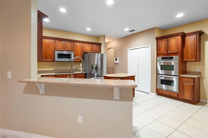 Image No.54-5 Bed Property for sale