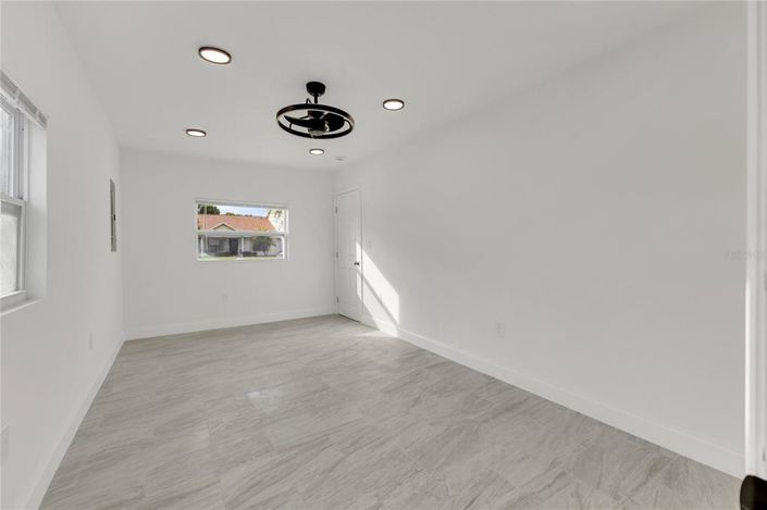 Image No.11-5 Bed Property for sale