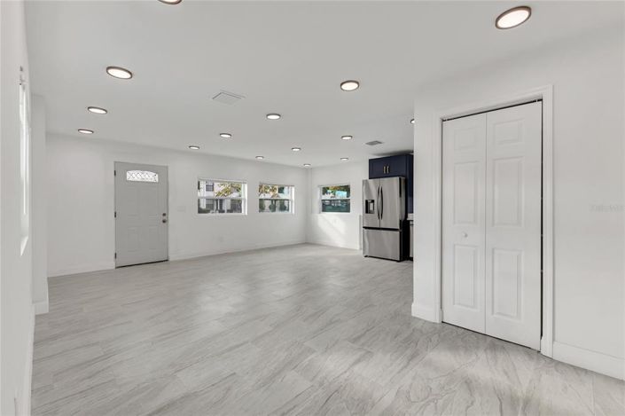 Image No.2-5 Bed Property for sale