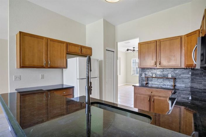 Image No.18-3 Bed Property for sale