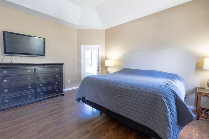 Image No.8-3 Bed Property for sale