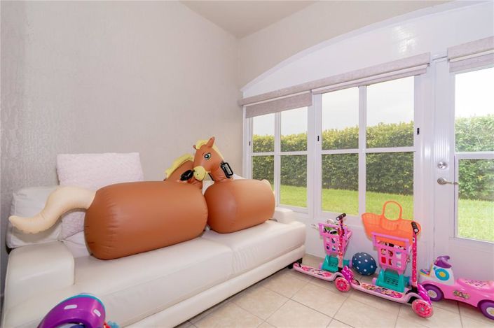 Image No.8-3 Bed Townhouse for sale