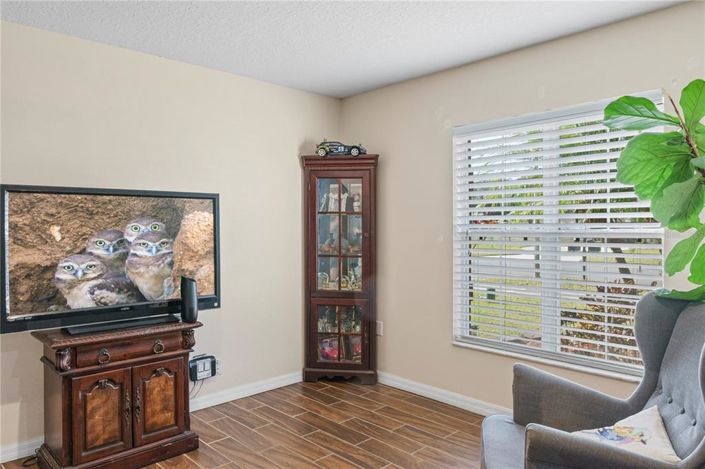 Image No.10-5 Bed Property for sale