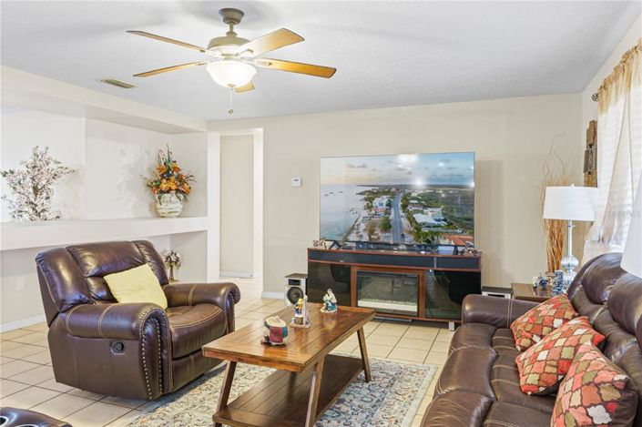 Image No.12-5 Bed Property for sale