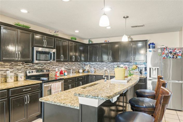 Image No.17-5 Bed Property for sale