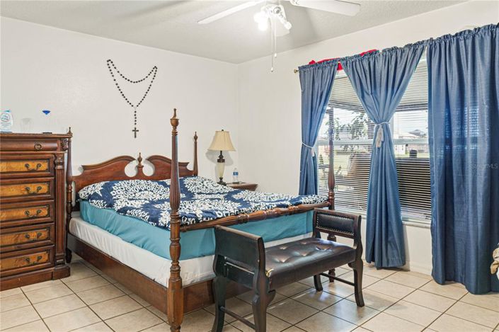 Image No.24-5 Bed Property for sale