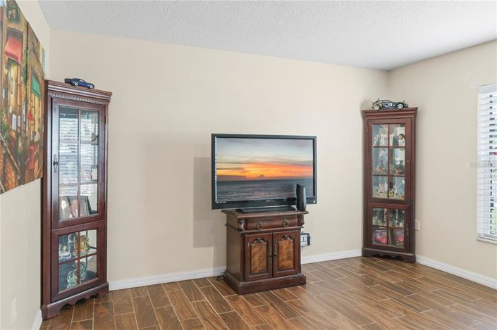 Image No.9-5 Bed Property for sale