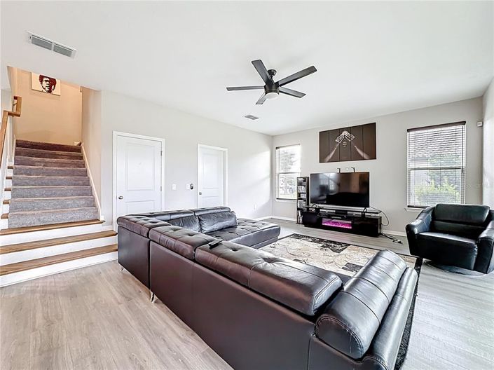 Image No.24-5 Bed House for sale