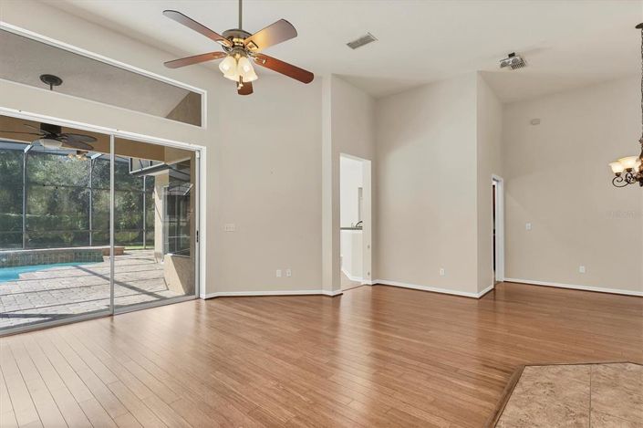 Image No.10-4 Bed Property for sale