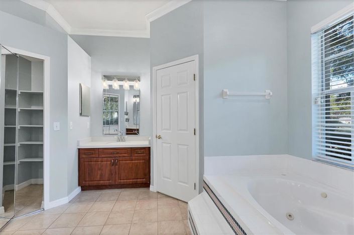 Image No.25-4 Bed Property for sale