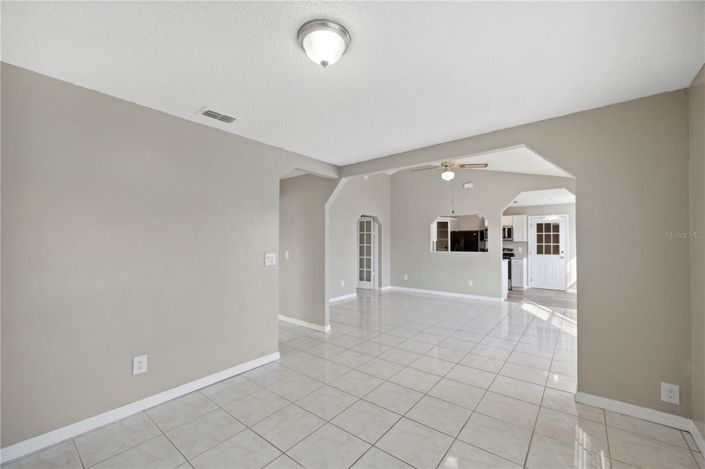 Image No.5-Propriété de 4 chambres à vendre à Kissimmee