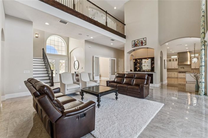 Image No.10-6 Bed Property for sale