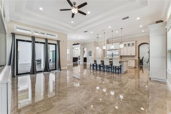 Image No.11-6 Bed Property for sale