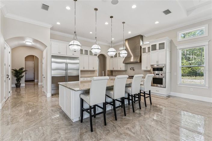 Image No.14-6 Bed Property for sale