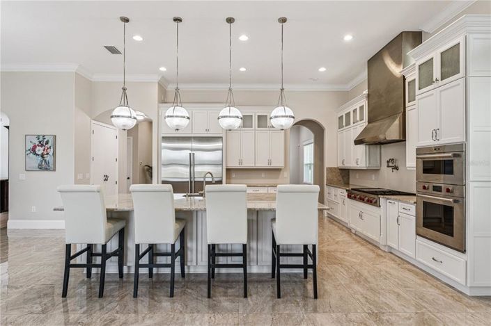 Image No.15-6 Bed Property for sale