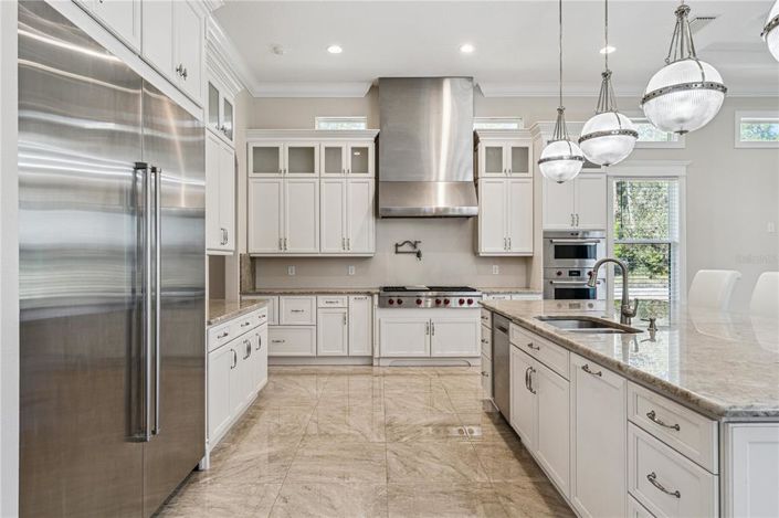 Image No.16-6 Bed Property for sale