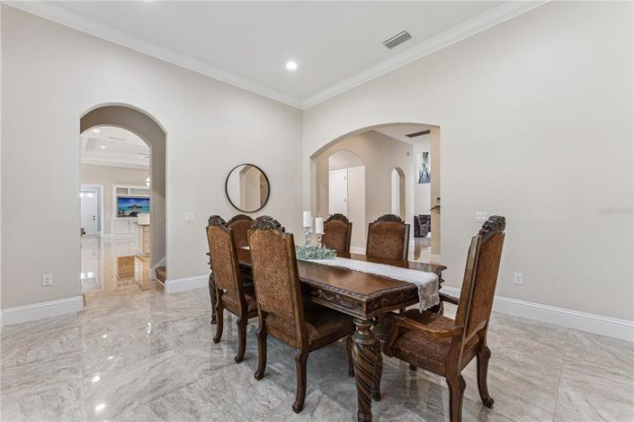 Image No.17-6 Bed Property for sale