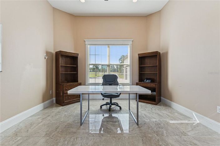 Image No.18-6 Bed Property for sale