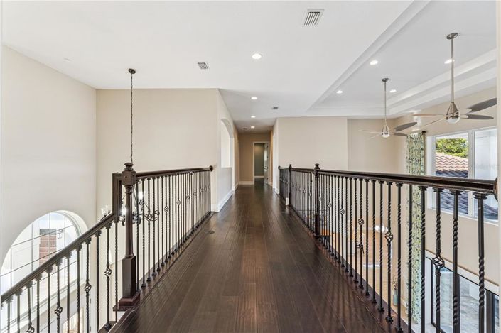 Image No.22-6 Bed Property for sale