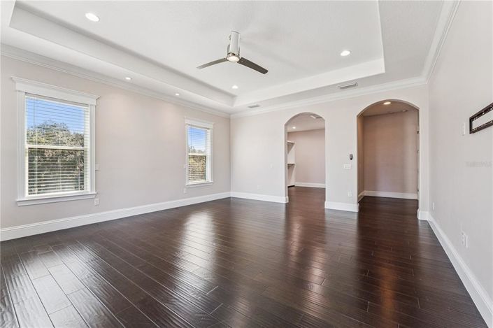 Image No.24-6 Bed Property for sale