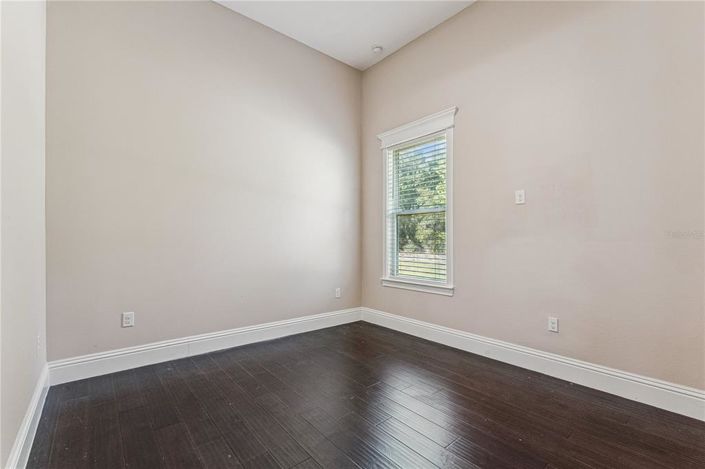 Image No.26-6 Bed Property for sale