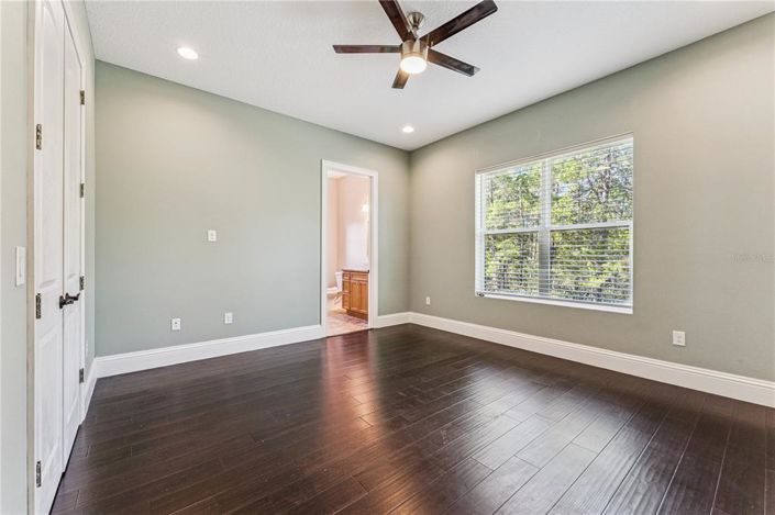 Image No.28-6 Bed Property for sale