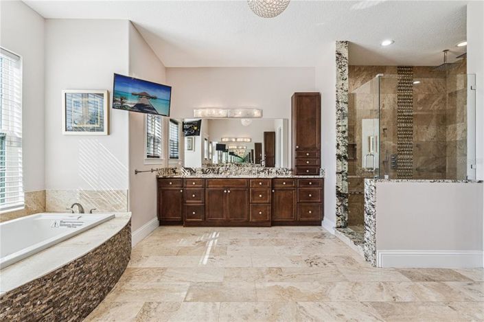 Image No.32-6 Bed Property for sale