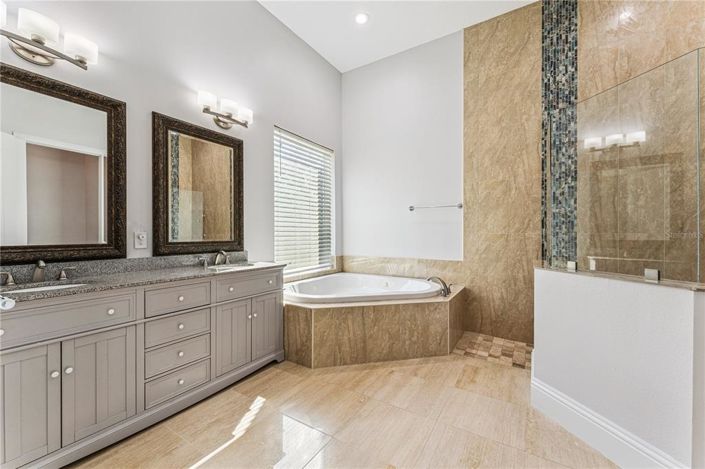 Image No.33-6 Bed Property for sale