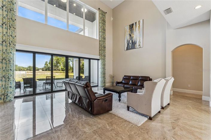 Image No.9-6 Bed Property for sale