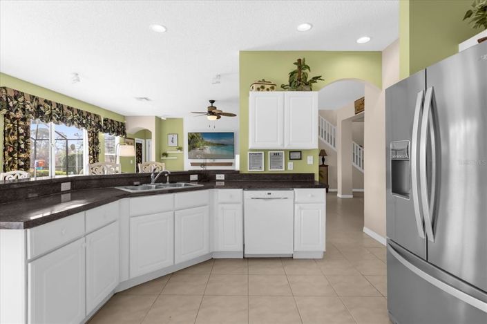 Image No.10-7 Bed Property for sale