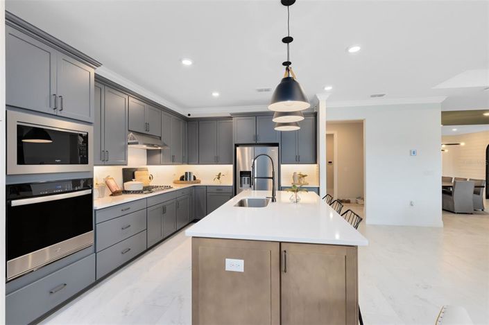 Image No.13-6 Bed Property for sale