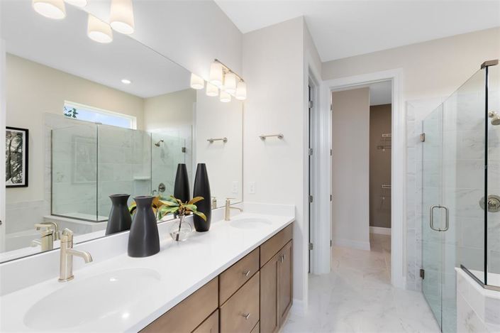 Image No.18-6 Bed Property for sale