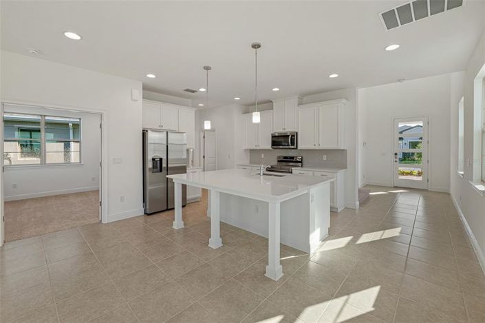 Image No.12-5 Bed Property for sale