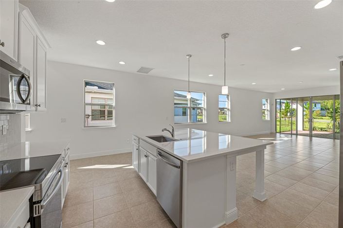 Image No.15-5 Bed Property for sale