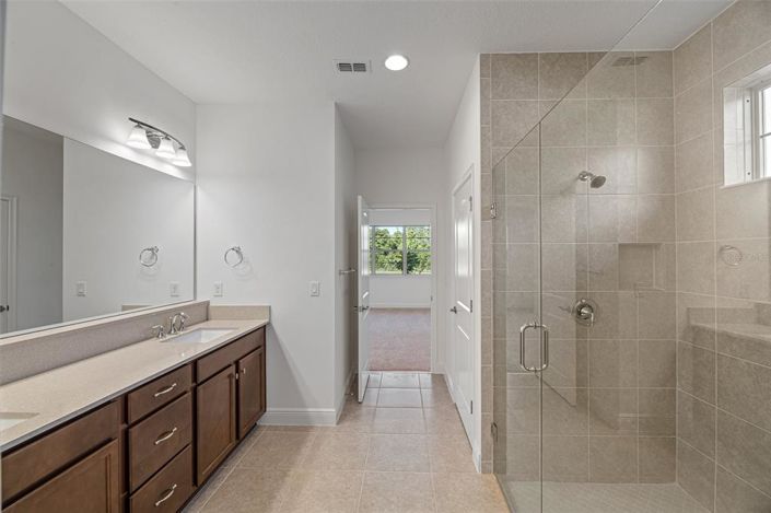 Image No.19-5 Bed Property for sale