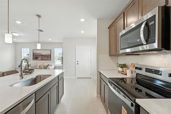 Image No.10-3 Bed Property for sale