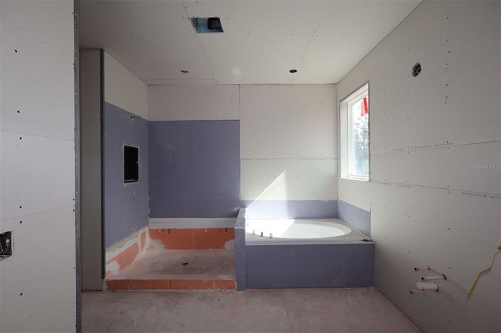 Image No.10-3 Bed Property for sale