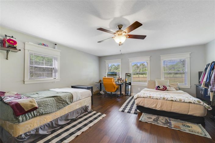 Image No.17-3 Bed Property for sale