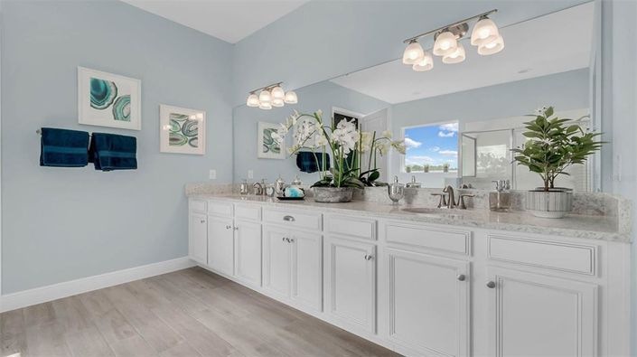 Image No.21-4 Bed Property for sale