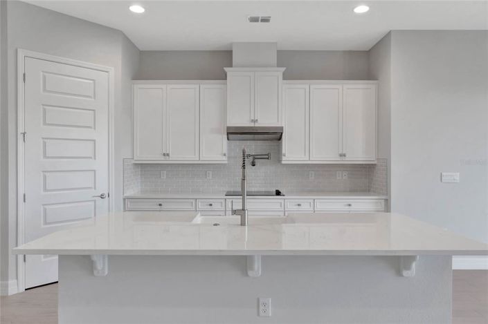 Image No.12-5 Bed Property for sale