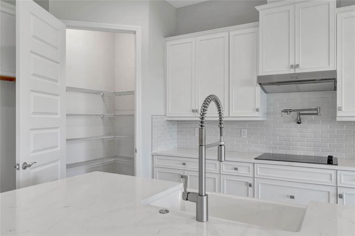 Image No.14-5 Bed Property for sale