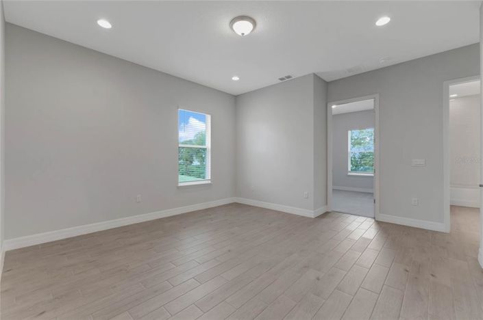 Image No.18-5 Bed Property for sale