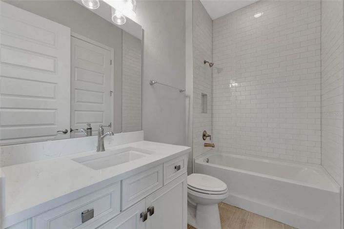 Image No.24-5 Bed Property for sale