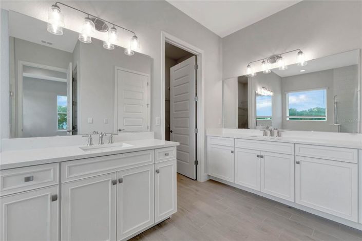 Image No.27-5 Bed Property for sale